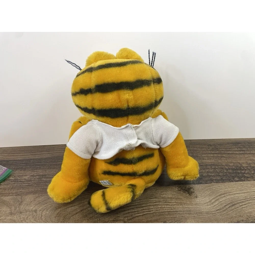 Vintage Garfield In T-Shirt 8